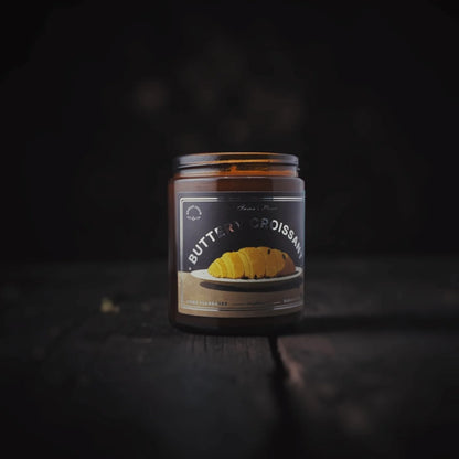 Buttery Croissant scented candle – product view 2
