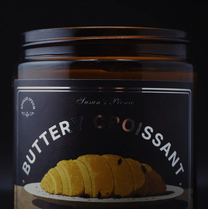Buttery Croissant scented candle – product view 3