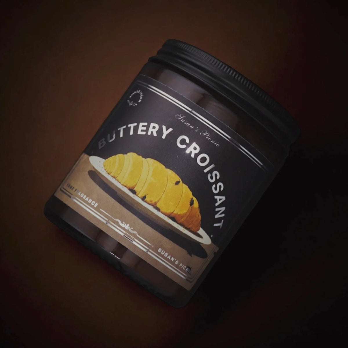 Buttery Croissant scented candle – product view 5