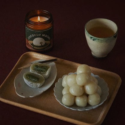 Coconut Mochi scented candle – product view 3