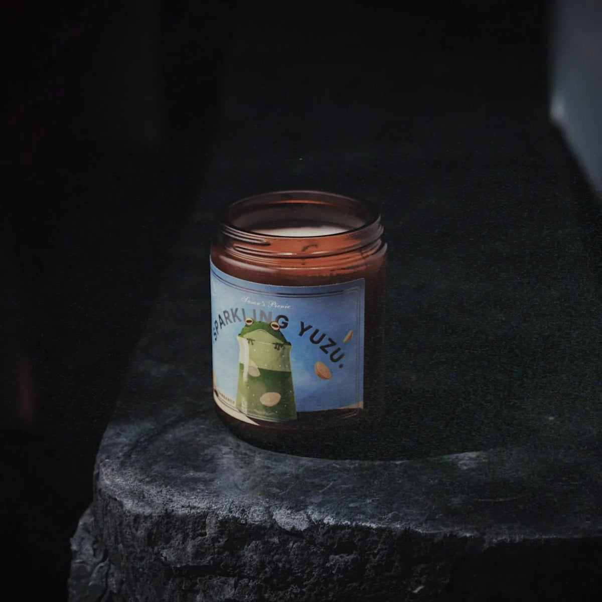 Sparkling Yuzu scented candle – product view 4